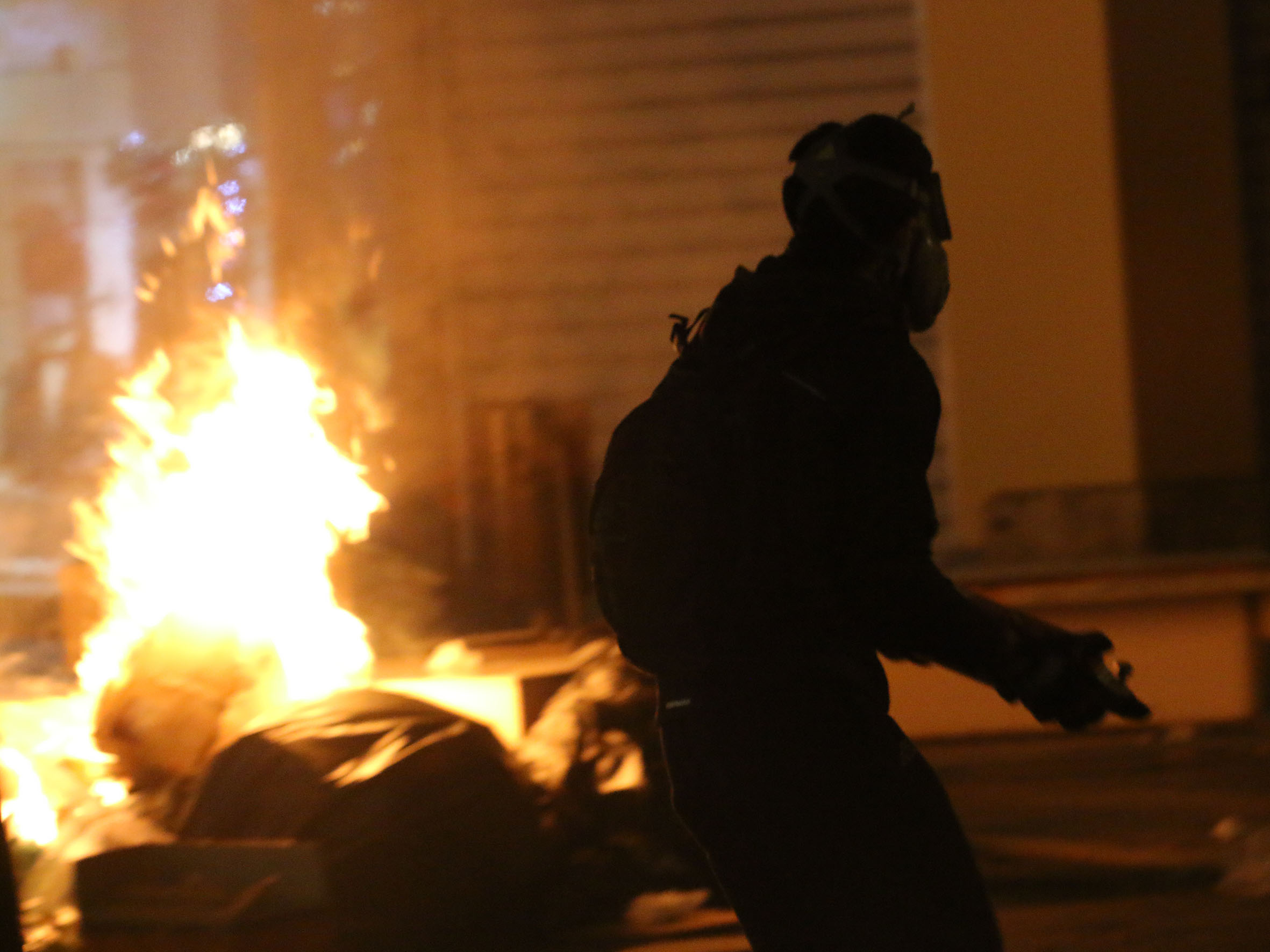 Ένταση στο κέντρο του Ηρακλείου – Αντιεξουσιαστές εναντίον ΜΑΤ [video + photos] - Φωτογραφία 7