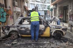Εμπόλεμη ζώνη η Αθήνα - Καταστήματα κατεστραμμένα και λεηλατημένα μετά από το χάος