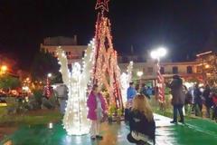 Κάτω Αχαΐα: H πόλη φόρεσε τα γιορτινά της - Δείτε φωτο