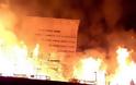 Κτίριο στο Λος Άντζελες τυλίχτηκε στις φλόγες [photos]