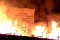 Κτίριο στο Λος Άντζελες τυλίχτηκε στις φλόγες [photos]