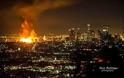 Κτίριο στο Λος Άντζελες τυλίχτηκε στις φλόγες [photos] - Φωτογραφία 3