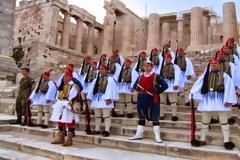 Στα ΑΔΥΤΑ του στρατοπέδου της Προεδρικής Φρουράς - Όλα όσα δεν ξέρατε για τους Εύζωνες [photos + video]
