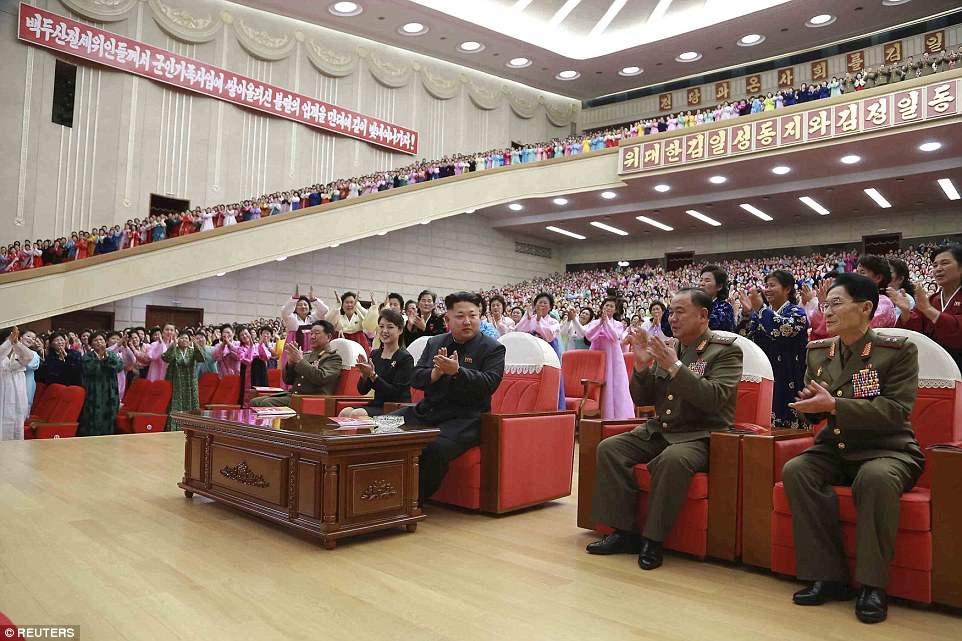 Σύζυγοι Στρατιωτικών “Παραλήρησαν” στην παρουσία του Κιμ Γιονγκ-ουν - Φωτογραφία 5