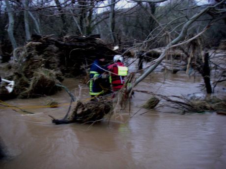 Ανάσυρση σορού στο Γαλλικό ποταμό από την ΕΟΔ [photos] - Φωτογραφία 3