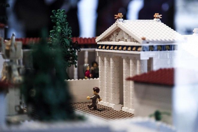 Η Ακρόπολη αλλιώς: Ο Ιερός Βράχος και τα Γλυπτά του Παρθενώνα με 120.000 τουβλάκια Lego [photos] - Φωτογραφία 3