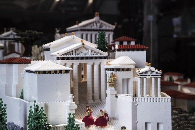 Η Ακρόπολη αλλιώς: Ο Ιερός Βράχος και τα Γλυπτά του Παρθενώνα με 120.000 τουβλάκια Lego [photos] - Φωτογραφία 4