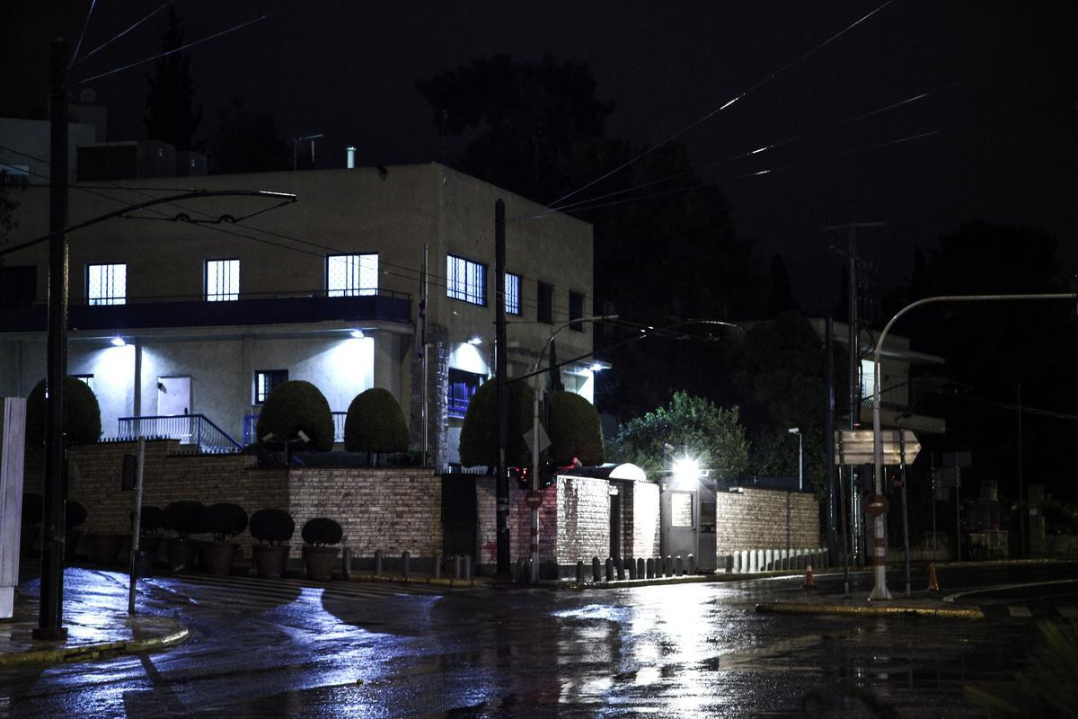Επίθεση με καλάσνικοφ στην πρεσβεία του Ισραήλ -Πυροβόλησαν 54 φορές [εικόνες] - Φωτογραφία 3