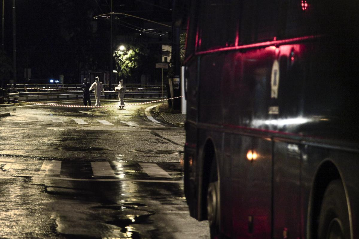 Επίθεση με καλάσνικοφ στην πρεσβεία του Ισραήλ -Πυροβόλησαν 54 φορές [εικόνες] - Φωτογραφία 4