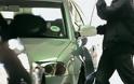 Στην «τσιμπίδα» της Αστυνομίας …εφευρετικός κλέφτης αυτοκινήτου στην Καλαμπάκα