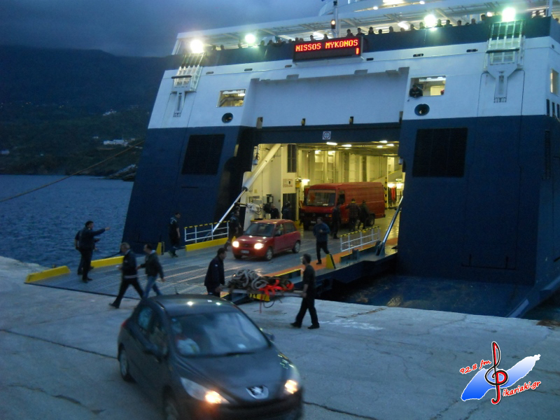 ΤΡΟΜΟΣ στην Ικαρία: Επιβατικό πλοίο προσέκρουσε στο λιμάνι! [photos] - Φωτογραφία 6