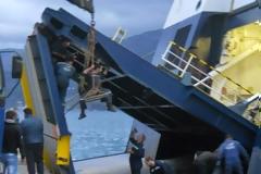 ΤΡΟΜΟΣ στην Ικαρία: Επιβατικό πλοίο προσέκρουσε στο λιμάνι! [photos]