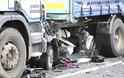 ΤΡΟΜΑΚΤΙΚΟ ατύχημα: Αυτοκίνητο πολτοποιήθηκε κάτω από φορτηγό - Φωτογραφίες που κόβουν την ανάσα [photos] - Φωτογραφία 2