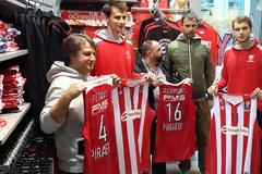 ΞΕΧΩΡΙΣΤΟΙ ΕΠΙΣΚΕΠΤΕΣ ΣΤΟ Official Olympiacos BC Store! (ΒΙΝΤΕΟ & PHOTOS)