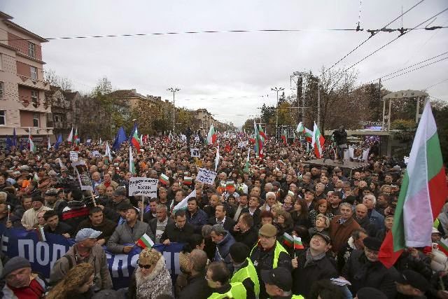 Μεγάλες διαδηλώσεις στη Βουλγαρία - Φωτογραφία 1