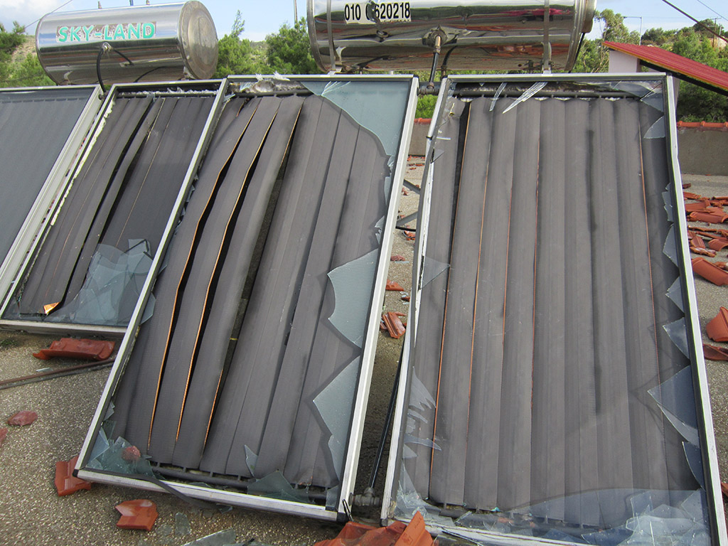 Εικόνες βιβλικής καταστροφής από ανεμοστρόβιλο στη Ρόδο [photos] - Φωτογραφία 8