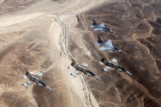 Ελληνικά και Ισραηλινά μαχητικά μαζί στον αέρα με τους Αρχηγούς παρόντες - Φωτογραφία 1