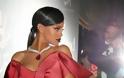 Η Rihanna έκλεψε τις εντυπώσεις από την Kim Kardashian στο Diamond Ball! [photos] - Φωτογραφία 1