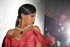 Η Rihanna έκλεψε τις εντυπώσεις από την Kim Kardashian στο Diamond Ball! [photos]