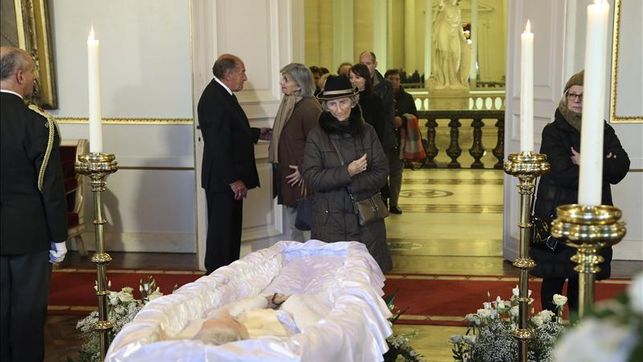 Με συγκίνηση και άφθονη μουσική το Βέλγιο αποχαιρέτισε την κοσμαγάπητη βασίλισσα Φαμπιόλα! [photos] - Φωτογραφία 2