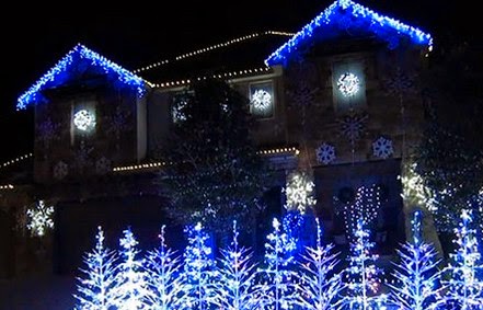 Χριστουγεννιάτικο show με φωτάκια στους ρυθμούς του Let It Go [Video] - Φωτογραφία 1