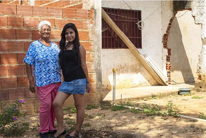 Η αλήθεια για τις καλλονές της Βενεζουέλας: Τα «εργοστάσια ομορφιάς» που φτιάχνουν τις τέλειες γυναίκες με ιμάντες στη μέση, εγχειρήσεις αφαίρεσης εντέρου και ράβοντας γλώσσες [photos] - Φωτογραφία 11