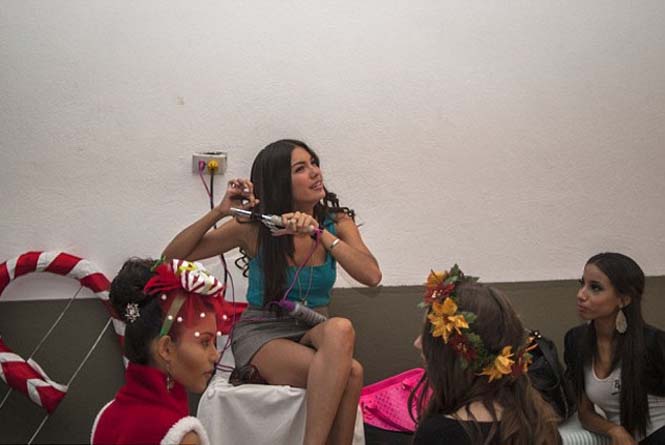 Η αλήθεια για τις καλλονές της Βενεζουέλας: Τα «εργοστάσια ομορφιάς» που φτιάχνουν τις τέλειες γυναίκες με ιμάντες στη μέση, εγχειρήσεις αφαίρεσης εντέρου και ράβοντας γλώσσες [photos] - Φωτογραφία 15