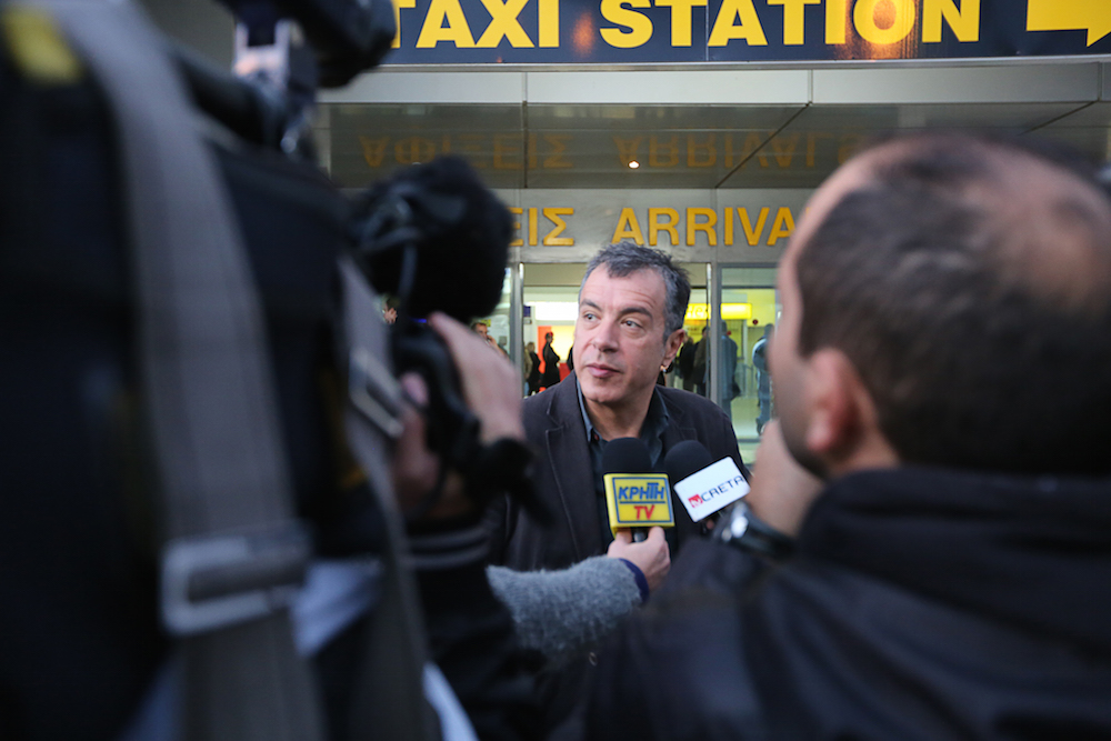 Ο Καζαντζάκης έφερε κοντά τον Σταύρο Θεοδωράκη και τον Αρχιεπίσκοπο Κρήτης Ειρηναίο - Φωτογραφία 4