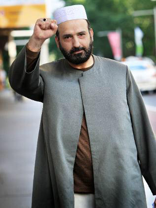 Ιμάμης από το Ιράν ο δράστης που κρατά δεκάδες ομήρους στο Σίδνεϊ - Δείτε τον [video + photos] - Φωτογραφία 7