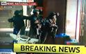 Μπούκαρε η αστυνομία στο καφέ στο Σίδνεϊ που κρατούνταν όμηροι