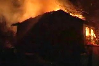 Νωρίς το βράδυ: Στις φλόγες σπίτι στην Έδεσσα [video] - Φωτογραφία 1