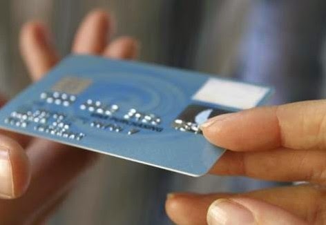 «Οι τράπεζες δεν εκδίδουν πιστωτικές κάρτες σε άτομα πάνω από 67 ετών» - Φωτογραφία 1