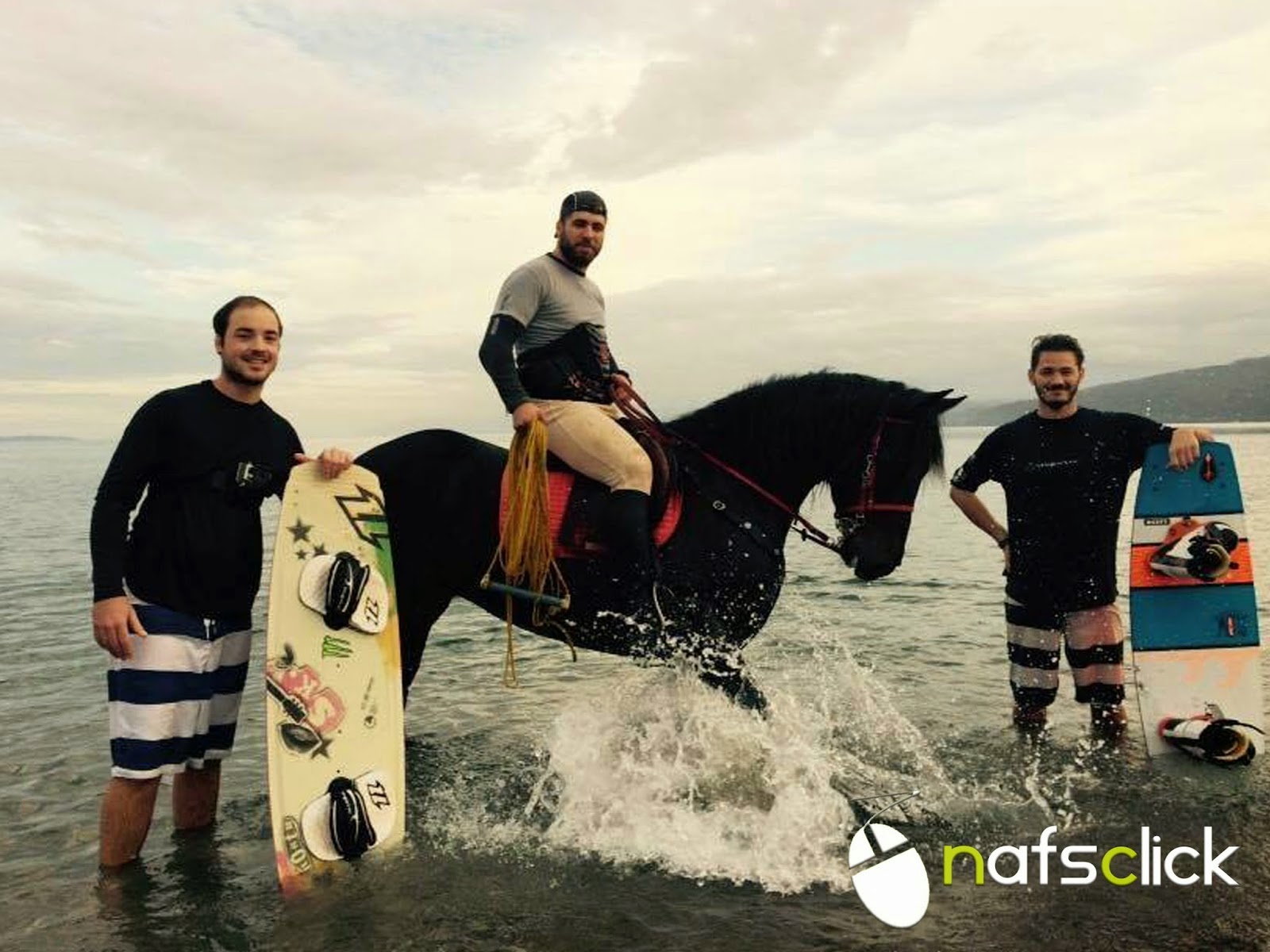 Horse Surfing: Ένα νέο άθλημα στη Ναύπακτο - Φωτογραφία 3