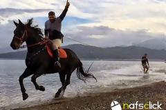 Horse Surfing: Ένα νέο άθλημα στη Ναύπακτο