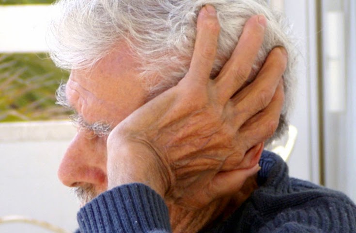 Πάτρα: Θώπευαν στα… γεννητικά όργανα ηλικιωμένους με σκοπό να τους εξαπατήσουν – Χειροπέδες και σε «εξαδάχτυλη» Ρομά - Φωτογραφία 1