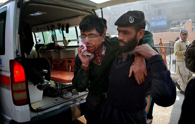 Πακιστάν: 135 νεκροί σε σχολείο - Οι Ταλιμπάν εκτελούσαν τα παιδιά ένα-ένα [video + photos] - Φωτογραφία 1