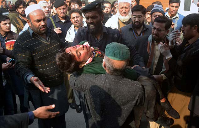 Πακιστάν: 135 νεκροί σε σχολείο - Οι Ταλιμπάν εκτελούσαν τα παιδιά ένα-ένα [video + photos] - Φωτογραφία 15