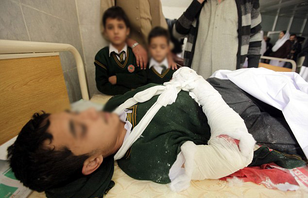 Πακιστάν: 135 νεκροί σε σχολείο - Οι Ταλιμπάν εκτελούσαν τα παιδιά ένα-ένα [video + photos] - Φωτογραφία 16