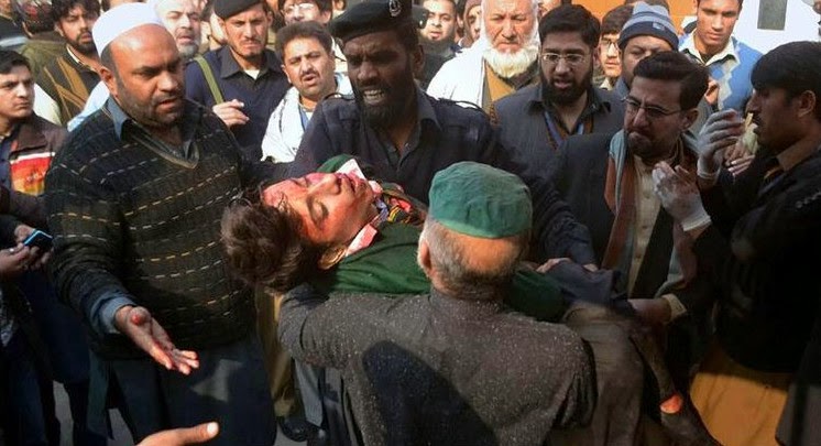 Παγκόσμιο σοκ: 136 νεκροί, οι περισσότεροι μαθητές, από την επίθεση των Ταλιμπάν σε σχολείο του Πακιστάν - Εικόνες φρίκης - Φωτογραφία 16