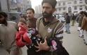 Παγκόσμιο σοκ: 136 νεκροί, οι περισσότεροι μαθητές, από την επίθεση των Ταλιμπάν σε σχολείο του Πακιστάν - Εικόνες φρίκης - Φωτογραφία 11