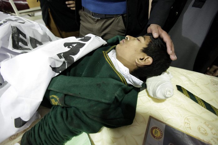 Παγκόσμιο σοκ: Πάνω από 140 νεκροί, οι περισσότεροι μαθητές, από την επίθεση των Ταλιμπάν σε σχολείο του Πακιστάν [photos] - Φωτογραφία 8