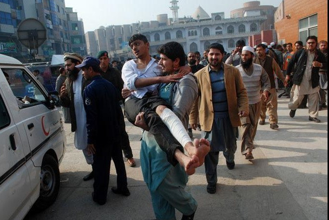 Παγκόσμιο σοκ: Πάνω από 140 νεκροί, οι περισσότεροι μαθητές, από την επίθεση των Ταλιμπάν σε σχολείο του Πακιστάν [photos] - Φωτογραφία 9