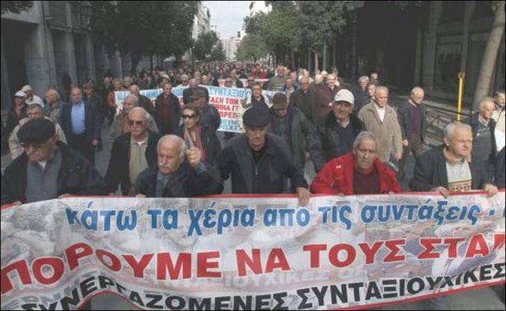 Οι συνταξιούχοι έκαναν συγκέντρωση διαμαρτυρίας έξω από το υπουργείο Εργασίας [photos] - Φωτογραφία 8