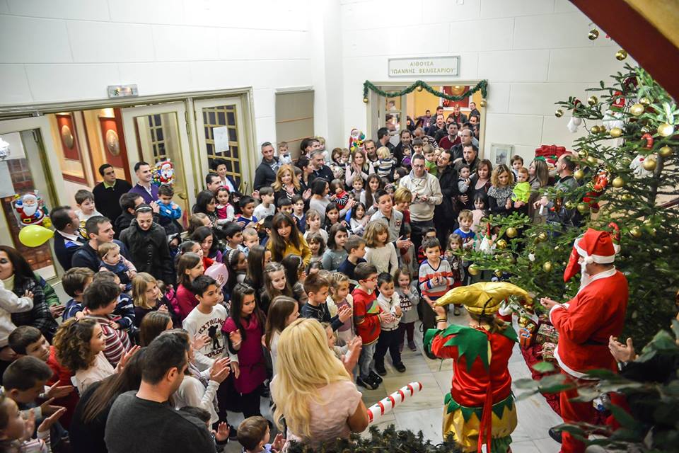 ME ΜΕΓΑΛΗ ΕΠΙΤΥΧΙΑ ΚΑΙ ΣΥΜΜΕΤΟΧΗ Η ΧΡΙΣΤΟΥΓΕΝΝΙΑΤΙΚΗ ΠΑΙΔΙΚΗ ΓΙΟΡΤΗ ΣΤΑ ΙΩΑΝΝΙΝΑ ΤΗΣ 8 Μ/Π ΤΑΞ - Φωτογραφία 2