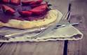 Η συνταγή της ημέρας: Πίτσα με πραλίνα φουντουκιού και φράουλα
