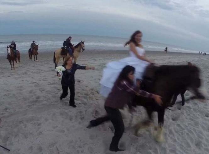 Η φωτογράφηση γάμου με άλογο δεν είναι πάντα καλή ιδέα...[photos] - Φωτογραφία 3