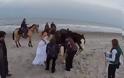 Η φωτογράφηση γάμου με άλογο δεν είναι πάντα καλή ιδέα...[photos] - Φωτογραφία 1