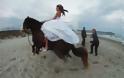 Η φωτογράφηση γάμου με άλογο δεν είναι πάντα καλή ιδέα...[photos] - Φωτογραφία 5