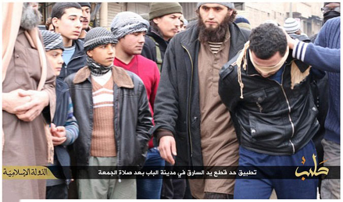 Εικόνες φρίκης από τη Συρία: Τζιχαντιστές σταυρώνουν και ακρωτηριάζουν σε δημόσια θέα - Φωτογραφία 10
