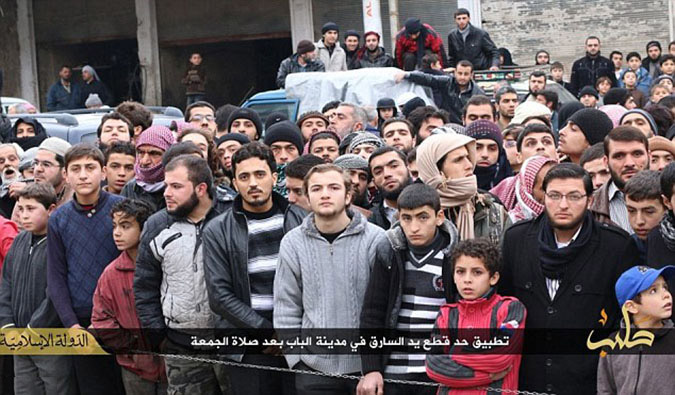Εικόνες φρίκης από τη Συρία: Τζιχαντιστές σταυρώνουν και ακρωτηριάζουν σε δημόσια θέα - Φωτογραφία 5